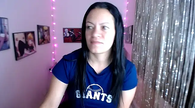 Cristal w online show from March 2025 05:36:02 PM