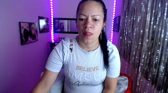 Cristal w online show from March 2025 01:18:01 PM