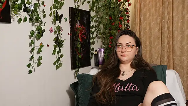 NaughtYHomemadE online show from December 2025 05:29:02 PM