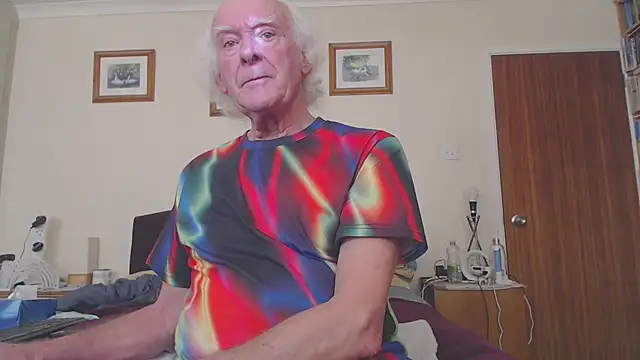 WaverlyKernow online show from January 2025 01:32:01 PM