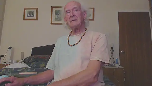 WaverlyKernow online show from March 2025 04:43:02 PM