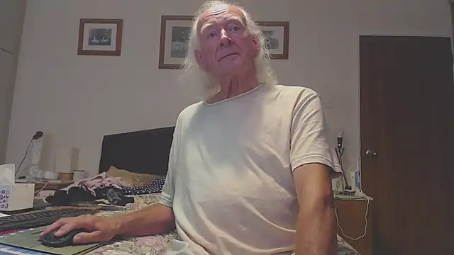 WaverlyKernow online show from September 2025 03:01:01 PM