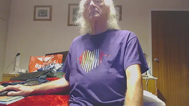 WaverlyKernow online show from October 2025 06:47:02 PM