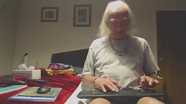 Snapshot of WaverlyKernow chatting on December 2025 03:08:02 PM WaverlyKernow online show from December 2025 03:08:02 PM