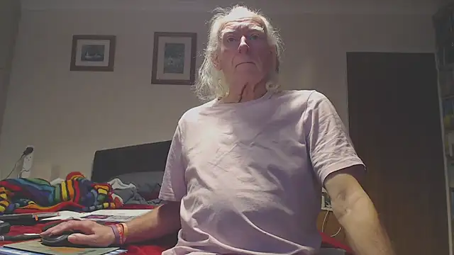 Snapshot of WaverlyKernow chatting on January 2026 09:00:02 AM WaverlyKernow online show from January 2026 09:00:02 AM