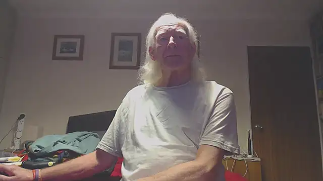 Snapshot of WaverlyKernow chatting on January 2026 08:18:01 AM WaverlyKernow online show from January 2026 08:18:01 AM