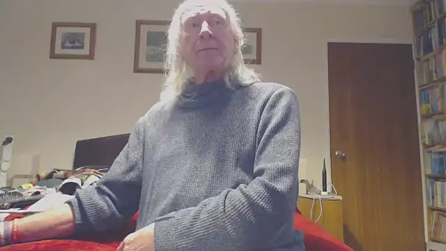 Snapshot of WaverlyKernow chatting on February 2026 09:08:01 AM WaverlyKernow online show from February 2026 09:08:01 AM