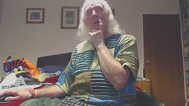 Snapshot of WaverlyKernow chatting on February 2026 01:15:02 PM WaverlyKernow online show from February 2026 01:15:02 PM