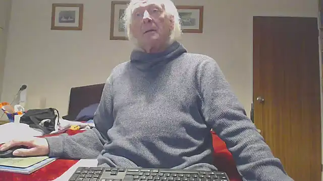 Snapshot of WaverlyKernow chatting on February 2026 12:23:02 PM WaverlyKernow online show from February 2026 12:23:02 PM