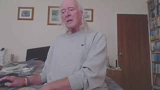 Snapshot of WaverlyKernow chatting on March 2026 01:04:02 PM WaverlyKernow online show from March 2026 01:04:02 PM