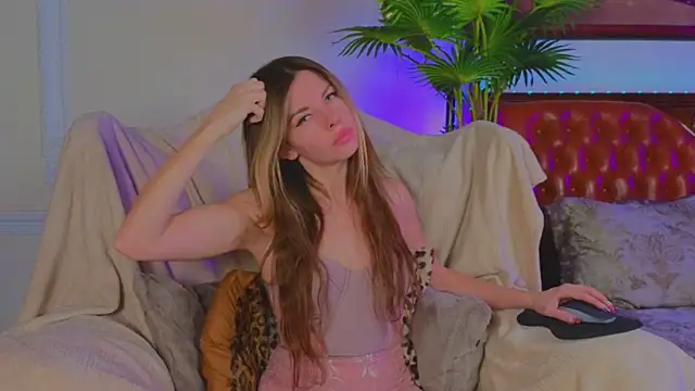 Snapshot of Real_Tini chatting on February 2025 01:13:02 PM Real Tini online show from February 2025 01:13:02 PM