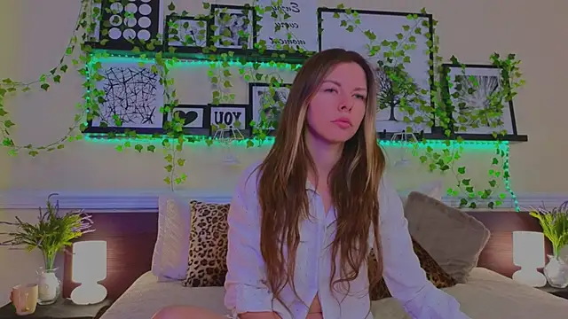 Snapshot of Real_Tini chatting on March 2025 12:58:02 PM Real Tini online show from March 2025 12:58:02 PM