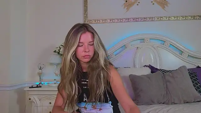 Snapshot of Real_Tini chatting on September 2025 11:43:02 AM Real Tini online show from September 2025 11:43:02 AM