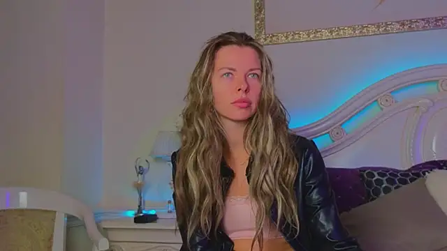 Snapshot of Real_Tini chatting on October 2025 08:33:01 AM Real Tini online show from October 2025 08:33:01 AM