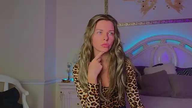 Snapshot of Real_Tini chatting on October 2025 11:53:02 AM Real Tini online show from October 2025 11:53:02 AM