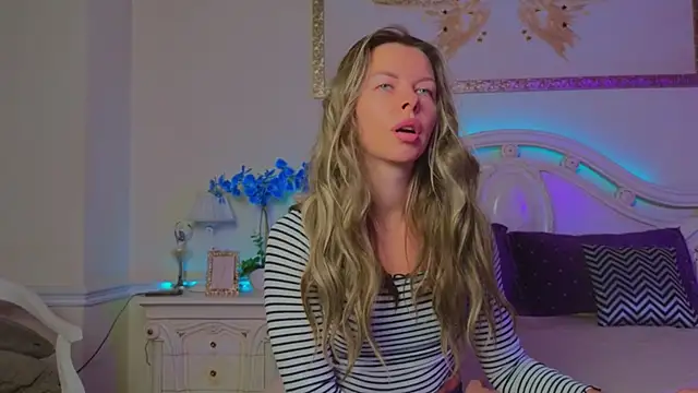 Snapshot of Real_Tini chatting on October 2025 11:44:01 AM Real Tini online show from October 2025 11:44:01 AM