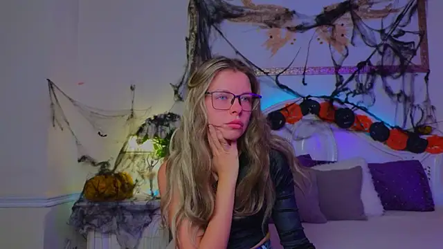 Snapshot of Real_Tini chatting on October 2025 11:50:01 AM Real Tini online show from October 2025 11:50:01 AM