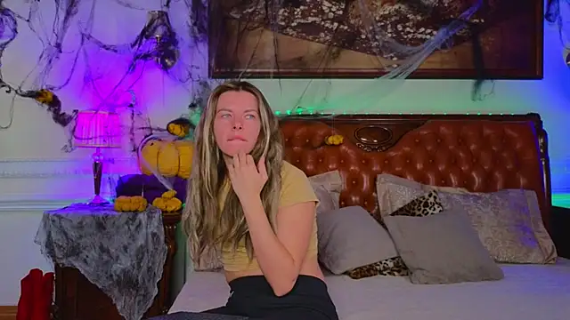 Snapshot of Real_Tini chatting on November 2025 06:14:01 AM Real Tini online show from November 2025 06:14:01 AM