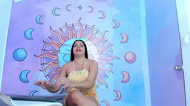 luna hoott online show from May 2026 07:20:02 PM