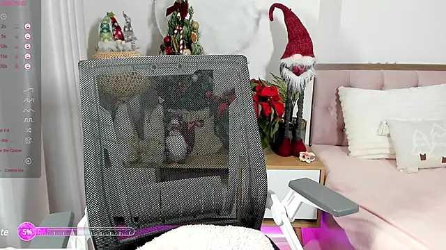 Snapshot of _Joliie_ chatting on December 2024 05:47:01 AM Joliie online show from December 2024 05:47:01 AM