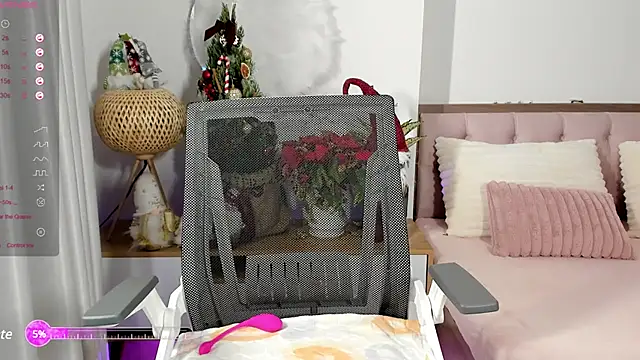 Snapshot of _Joliie_ chatting on December 2024 06:44:01 AM Joliie online show from December 2024 06:44:01 AM