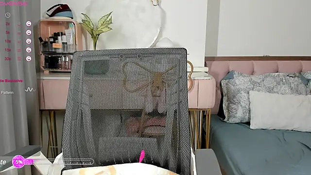 Snapshot of _Joliie_ chatting on January 2025 03:43:01 PM Joliie online show from January 2025 03:43:01 PM