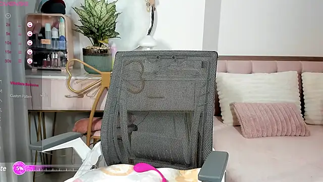 Snapshot of _Joliie_ chatting on March 2025 03:53:01 PM Joliie online show from March 2025 03:53:01 PM