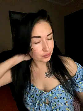 Roxana Bell online show from November 2025 07:02:02 PM