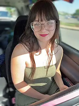 urpuppymoon online show from April 2026 09:05:01 PM