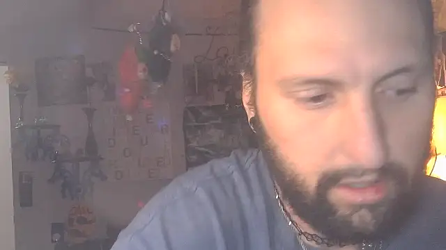 Snapshot of BobbyQ29 chatting on January 2026 04:05:02 AM BobbyQ29 online show from January 2026 04:05:02 AM