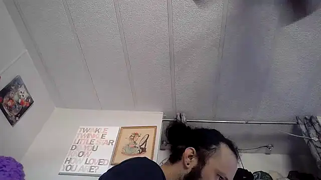 BobbyQ29 online show from April 2026 05:16:01 PM