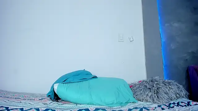 Snapshot of Alexxxholy chatting on November 2025 01:00:02 PM Alexxxholy online show from November 2025 01:00:02 PM