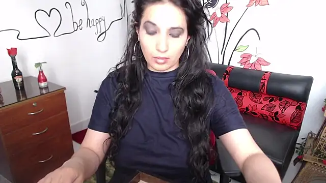 Snapshot of Roxanne_Ssummers chatting on January 2025 08:18:02 PM Roxanne Ssummers online show from January 2025 08:18:02 PM