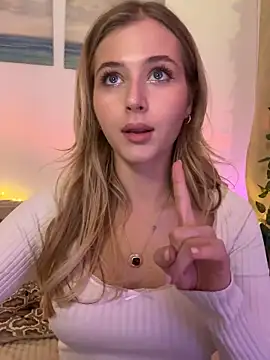 LunaRase online show from December 2024 01:11:02 PM