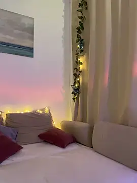 LunaRase online show from January 2025 12:50:02 PM