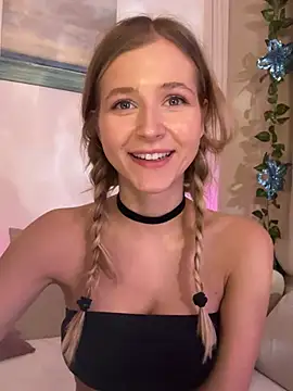 LunaRase online show from February 2025 05:40:02 PM