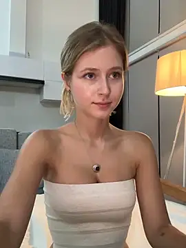 LunaRase online show from March 2025 03:29:01 PM