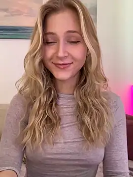 LunaRase online show from September 2025 12:18:02 PM