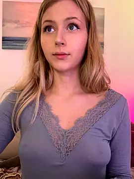 LunaRase online show from September 2025 09:43:02 AM