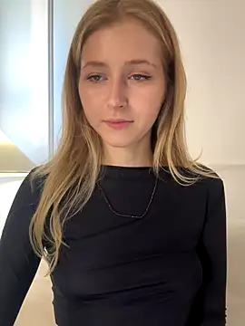 LunaRase online show from September 2025 10:31:01 AM