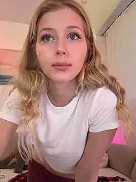 LunaRase online show from December 2025 09:58:02 AM