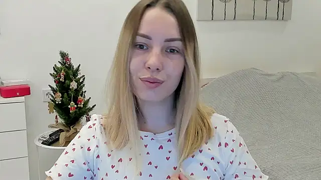 Snapshot of Mia_shy1 chatting on December 2024 08:37:02 AM Mia shy1 online show from December 2024 08:37:02 AM