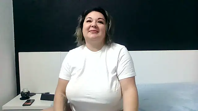 Snapshot of MikyVesela chatting on January 2025 04:55:02 PM MikyVesela online show from January 2025 04:55:02 PM