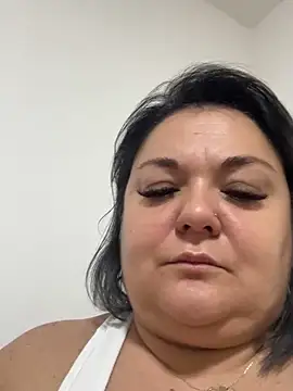 Snapshot of MikyVesela chatting on December 2025 06:05:01 PM MikyVesela online show from December 2025 06:05:01 PM