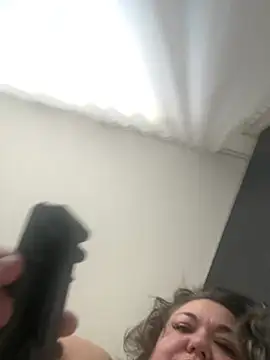 Snapshot of MikyVesela chatting on January 2026 08:52:01 AM MikyVesela online show from January 2026 08:52:01 AM