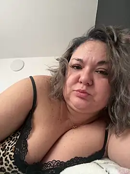 Snapshot of MikyVesela chatting on January 2026 08:40:02 AM MikyVesela online show from January 2026 08:40:02 AM