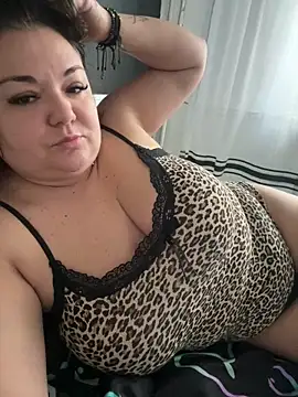 Snapshot of MikyVesela chatting on February 2026 08:52:01 AM MikyVesela online show from February 2026 08:52:01 AM