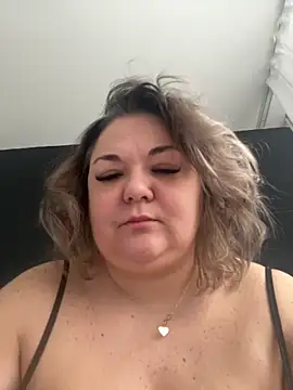 Snapshot of MikyVesela chatting on February 2026 08:30:02 AM MikyVesela online show from February 2026 08:30:02 AM