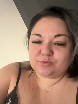 Snapshot of MikyVesela chatting on February 2026 08:32:01 AM MikyVesela online show from February 2026 08:32:01 AM