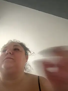 Snapshot of MikyVesela chatting on February 2026 08:44:02 AM MikyVesela online show from February 2026 08:44:02 AM